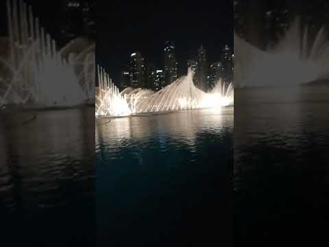 Ночные фонтаны в Дубае